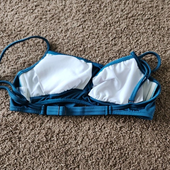 Venus Swimwear Green Bathing Suit Top Size C Adjustable - Picture 2 of 3